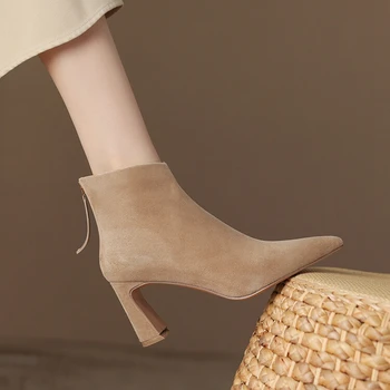 НОВЫЕ осенние женские ботинки с острым носком на высоком каблуке Женская обувь из овечьей замши для женщин Ботильоны Лаконичные современные ботинки